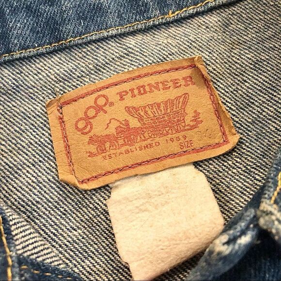 𝅺VTG 1980 Gap Pioneer Denim Jacket Wasp The Last Command Embroider Men’s Medium - Picture 8 of 9